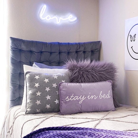 Dormify “Sweatshirt Star Square Pillow” - Picture 2 of 2